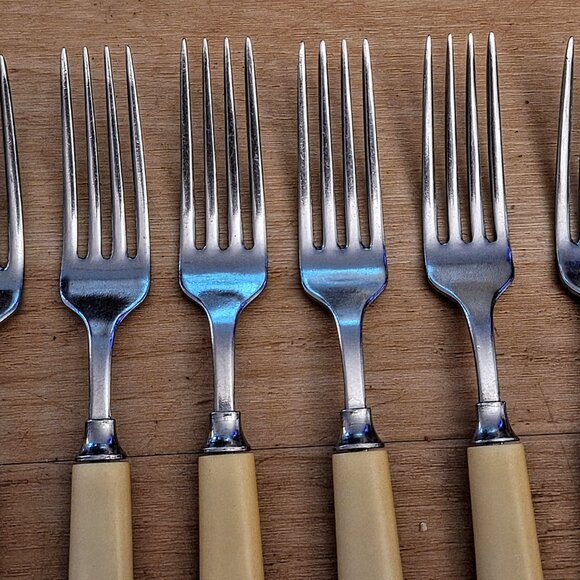 Vintage 12 Piece Universal Stainless Cutlery Set w/ Ivory Bakelite Handles - Picture 4 of 8